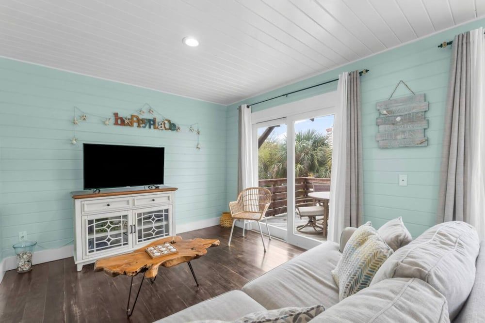 Newly Renovated 2 Bedroom Beach House Free Parking House 15