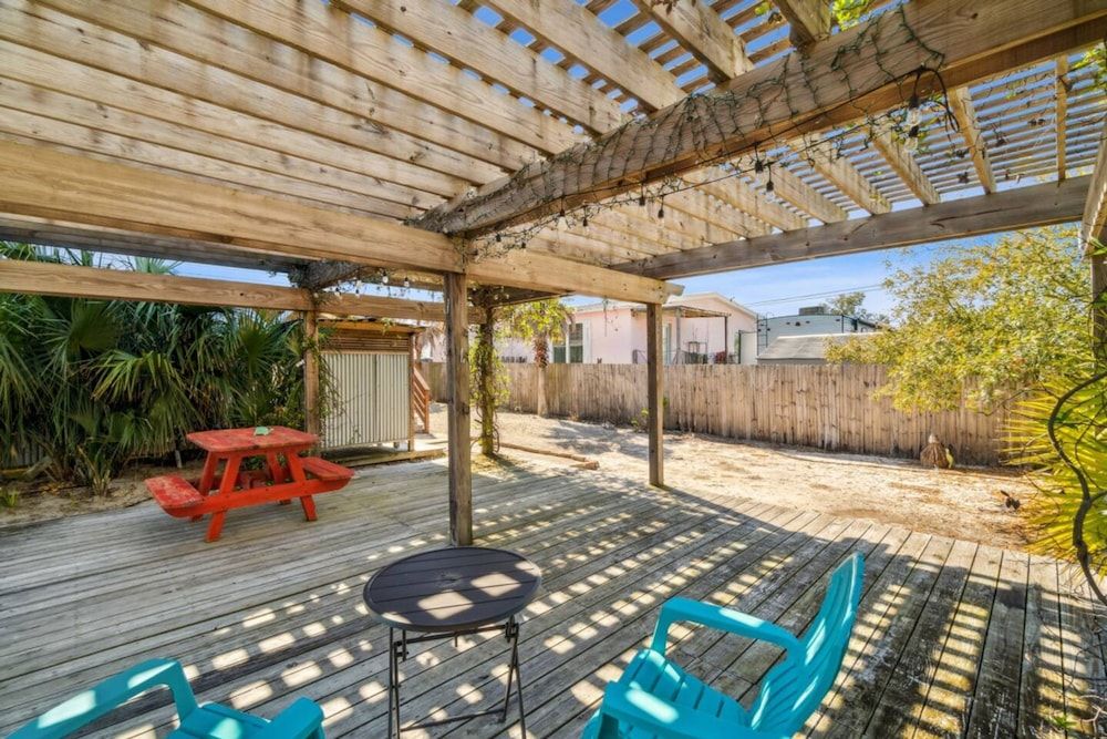 Newly Renovated 2 Bedroom Beach House Free Parking House 24