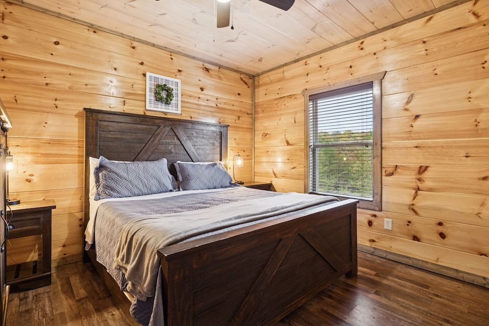 Smoky Blue Haven 3 Bedroom Cabin Cabin, 3 Bedrooms 2