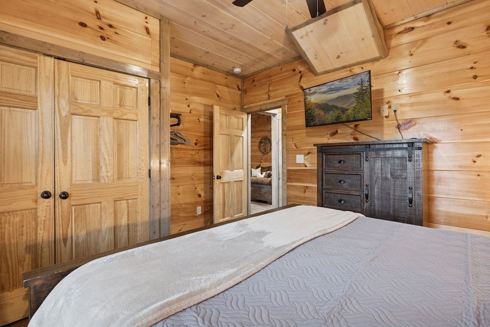 Smoky Blue Haven 3 Bedroom Cabin Cabin, 3 Bedrooms 3