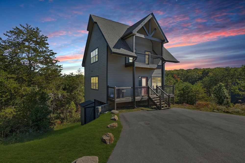 Smoky Blue Haven 3 Bedroom Cabin