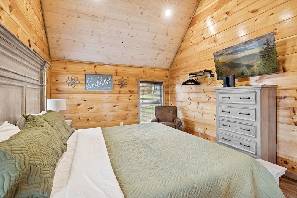 Smoky Blue Haven 3 Bedroom Cabin Cabin, 3 Bedrooms 6