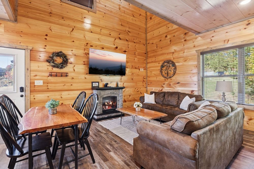 Smoky Blue Haven 3 Bedroom Cabin Cabin, 3 Bedrooms 11
