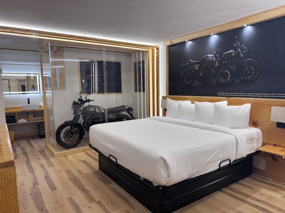 Motorcycle Inn Royal Enfield INT 650