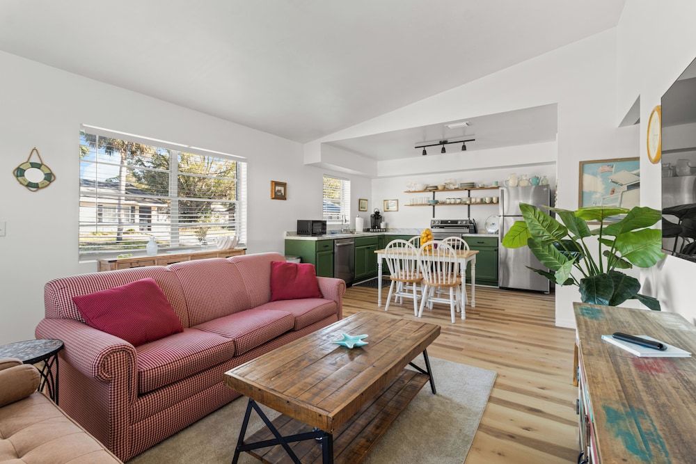 NEW Listing Discount! • Near Manatees & Springs House, 2 Bedrooms 2