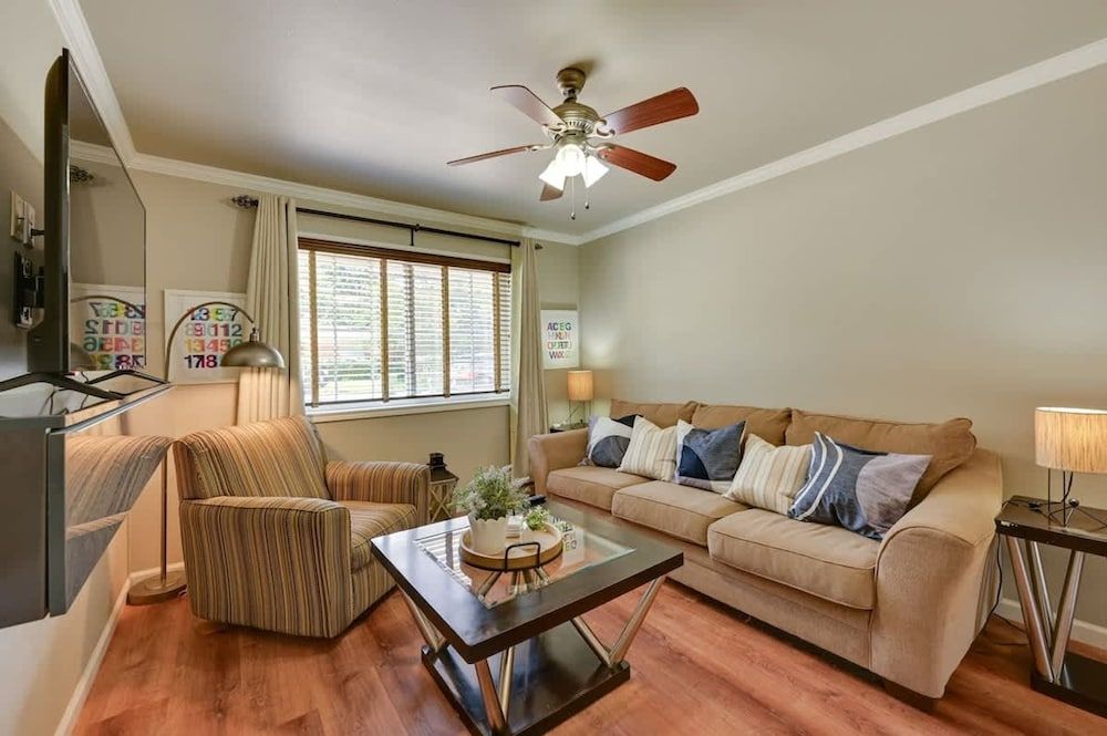 The Homestead Luxury-cozy 2BR Apartments Near SFA