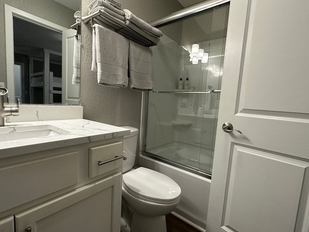 Our Cove Retreat - Perfect for Wave-free Swimming, Tanning & Prime Location Fun! Condo, Multiple Beds, Patio (Castaway Cove Unit 1) 16