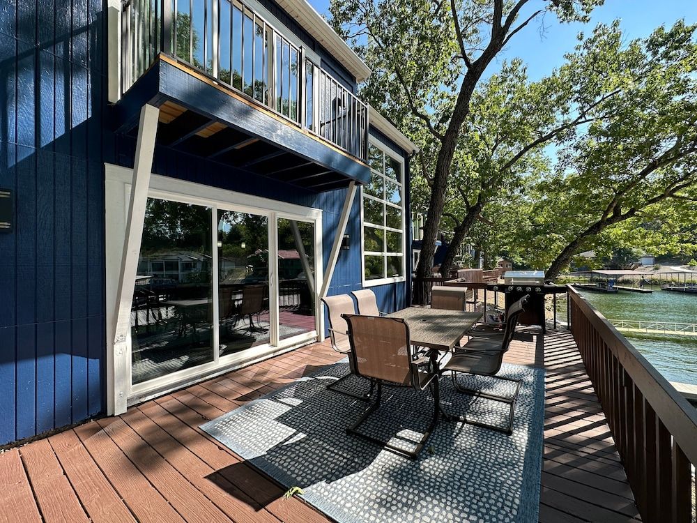 Our Cove Retreat - Perfect for Wave-free Swimming, Tanning & Prime Location Fun!