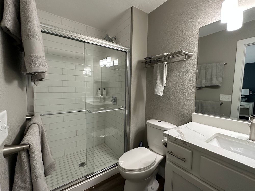 Our Cove Retreat - Perfect for Wave-free Swimming, Tanning & Prime Location Fun! Condo, Multiple Beds, Patio (Castaway Cove Unit 1) 17