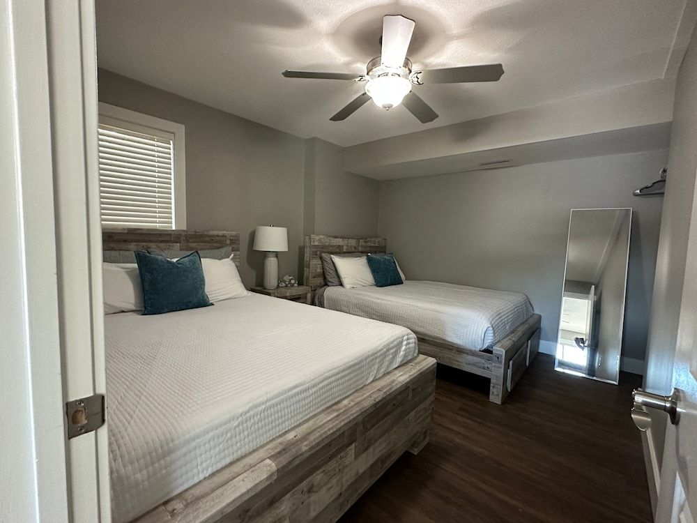 Our Cove Retreat - Perfect for Wave-free Swimming, Tanning & Prime Location Fun! Condo, Multiple Beds, Patio (Castaway Cove Unit 1) 8