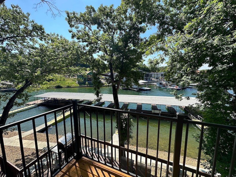 Our Cove Retreat - Perfect for Wave-free Swimming, Tanning & Prime Location Fun! Condo, Multiple Beds, Patio (Castaway Cove Unit 1) 14