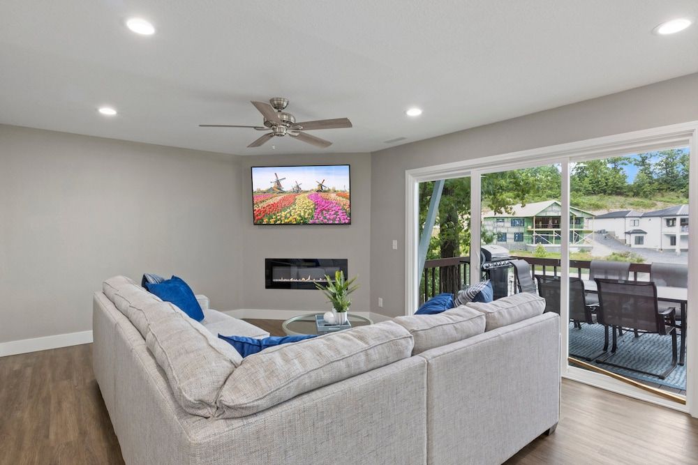 Our Cove Retreat - Perfect for Wave-free Swimming, Tanning & Prime Location Fun! Condo, Multiple Beds, Patio (Castaway Cove Unit 4) 15