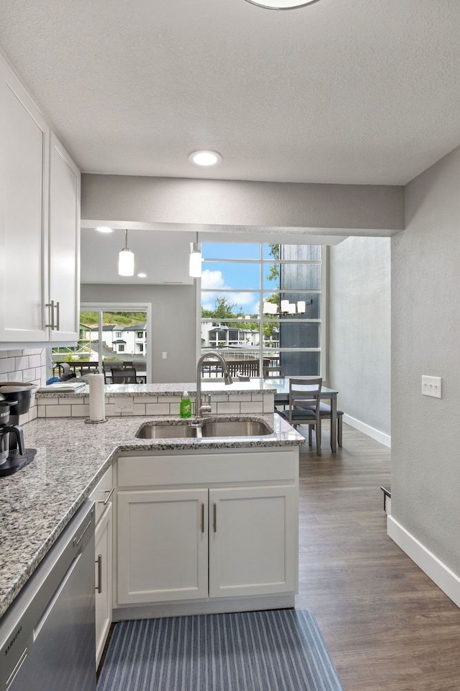 Our Cove Retreat - Perfect for Wave-free Swimming, Tanning & Prime Location Fun! Condo, Multiple Beds, Patio (Castaway Cove Unit 4) 12