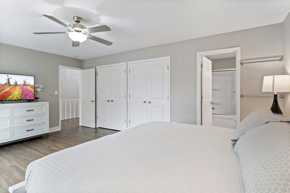 Our Cove Retreat - Perfect for Wave-free Swimming, Tanning & Prime Location Fun! Condo, Multiple Beds, Patio (Castaway Cove Unit 4) 3