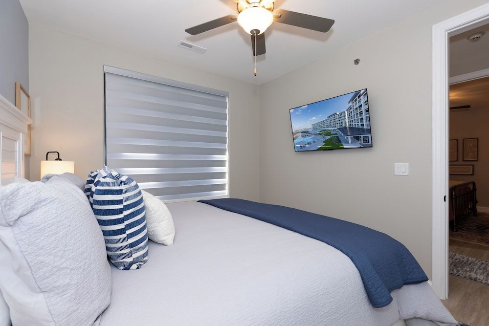 Topsider Condo w/ Stunning Lake Views, Shuffleboard & King Beds Condo, Multiple Beds, Pool Access (Acres Away II) 5