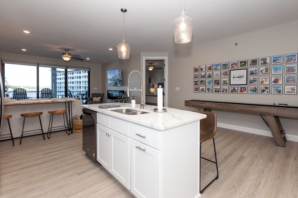 Topsider Condo w/ Stunning Lake Views, Shuffleboard & King Beds Condo, Multiple Beds, Pool Access (Acres Away II) 30