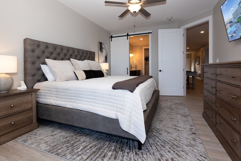 Topsider Condo w/ Stunning Lake Views, Shuffleboard & King Beds Condo, Multiple Beds, Pool Access (Acres Away II) 2