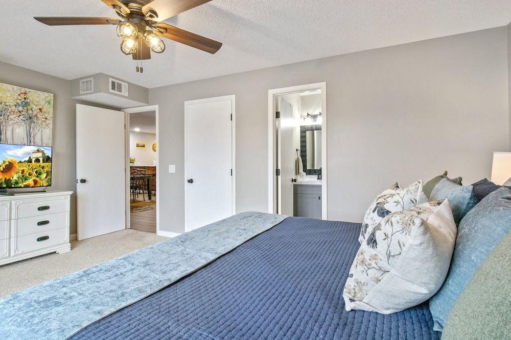 Central Location, Unlimited Indoor & Outdoor Fun House, Multiple Beds, Patio (Pelican Place) 7