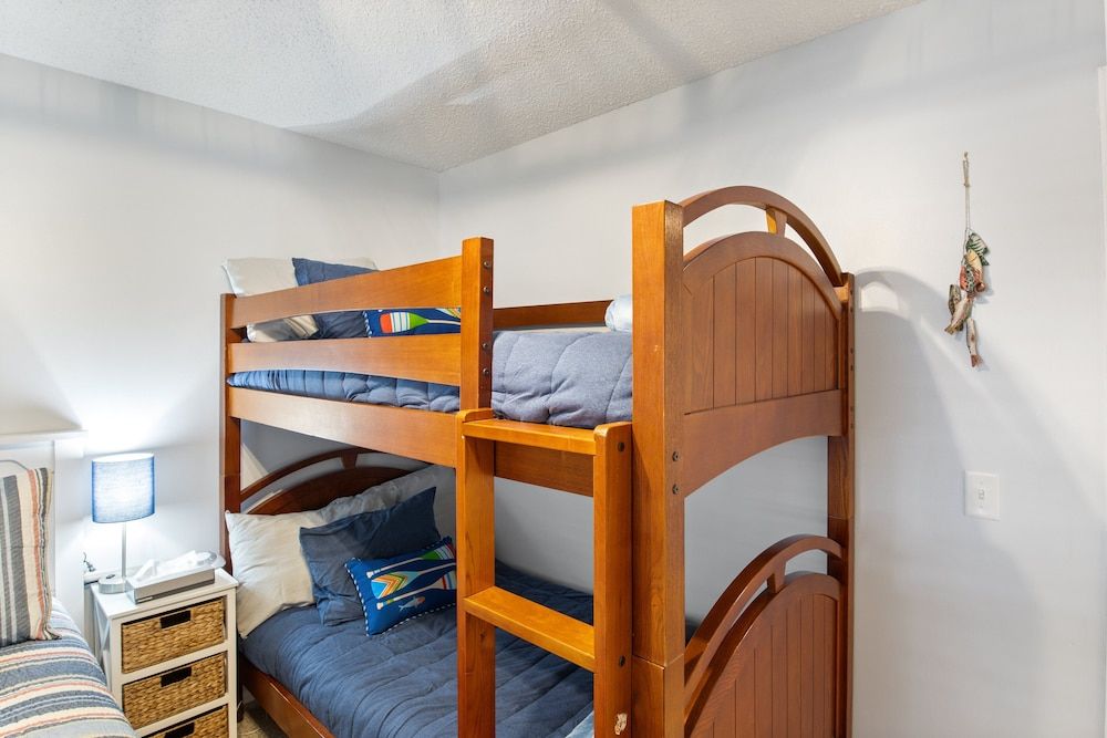 Central Location, Unlimited Indoor & Outdoor Fun House, Multiple Beds, Patio (Pelican Place) 5