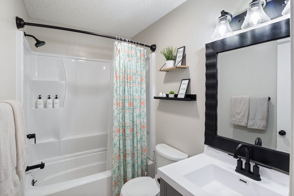 Central Location, Unlimited Indoor & Outdoor Fun House, Multiple Beds, Patio (Pelican Place) 24