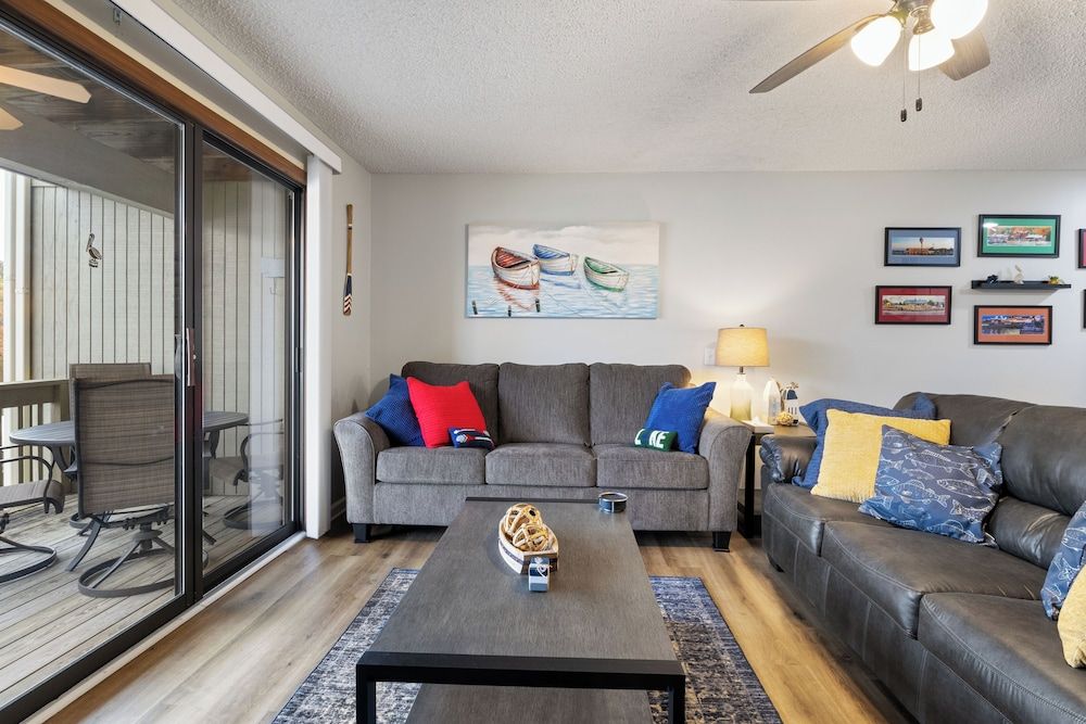 Central Location, Unlimited Indoor & Outdoor Fun House, Multiple Beds, Patio (Pelican Place) 14