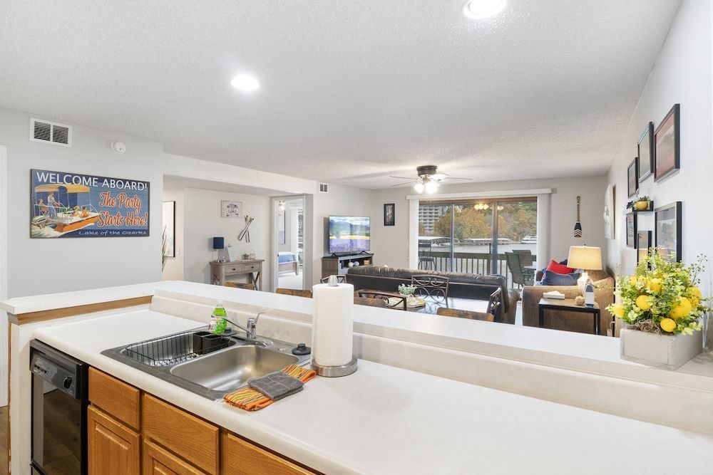 Central Location, Unlimited Indoor & Outdoor Fun House, Multiple Beds, Patio (Pelican Place) 27