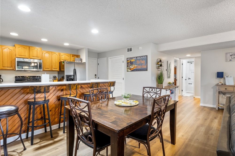 Central Location, Unlimited Indoor & Outdoor Fun House, Multiple Beds, Patio (Pelican Place) 6