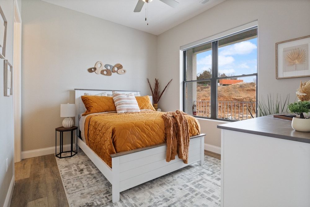 Scenic Views, Outdoor Grill & Dine, Fireplace, Games Condo, Multiple Beds, Pool Access (Seas The Day) 9