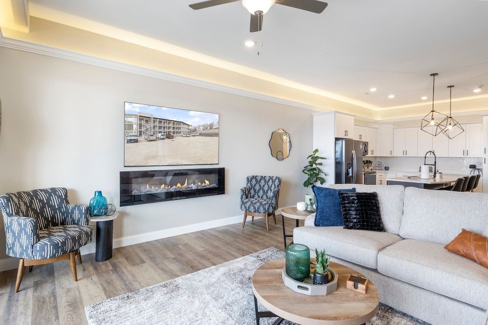 Scenic Views, Outdoor Grill & Dine, Fireplace, Games Condo, Multiple Beds, Pool Access (Seas The Day) 25