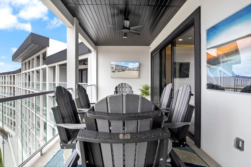 Scenic Views, Outdoor Grill & Dine, Fireplace, Games Condo, Multiple Beds, Pool Access (Seas The Day) 30