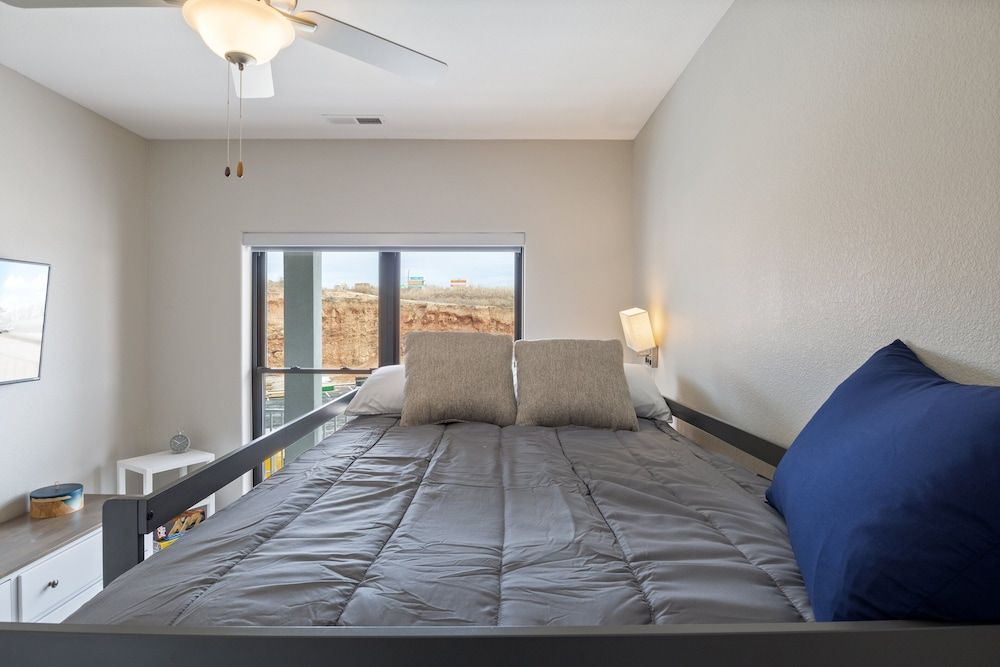 Scenic Views, Outdoor Grill & Dine, Fireplace, Games Condo, Multiple Beds, Pool Access (Seas The Day) 13