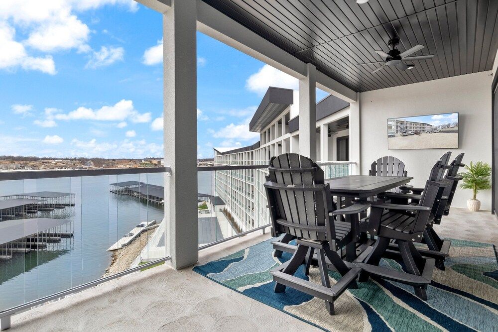Scenic Views, Outdoor Grill & Dine, Fireplace, Games Condo, Multiple Beds, Pool Access (Seas The Day) 40