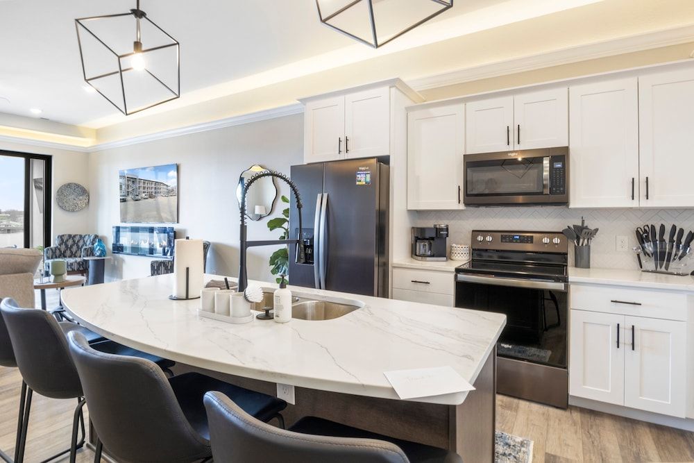 Scenic Views, Outdoor Grill & Dine, Fireplace, Games Condo, Multiple Beds, Pool Access (Seas The Day) 19