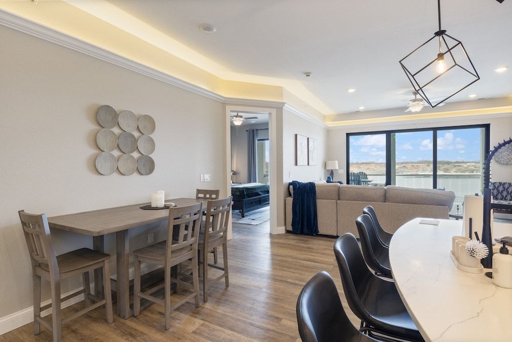 Scenic Views, Outdoor Grill & Dine, Fireplace, Games Condo, Multiple Beds, Pool Access (Seas The Day) 8