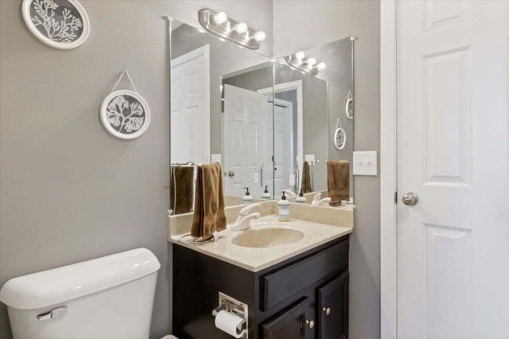 Spacious Pet-friendly Lakeview Condo w/ Boat Slip & Pools Condo, Multiple Beds, Pool Access (Lakeside Oasis) 33