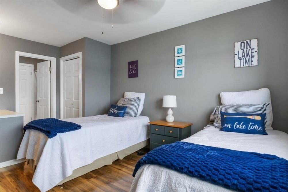 Spacious Pet-friendly Lakeview Condo w/ Boat Slip & Pools Condo, Multiple Beds, Pool Access (Lakeside Oasis) 12
