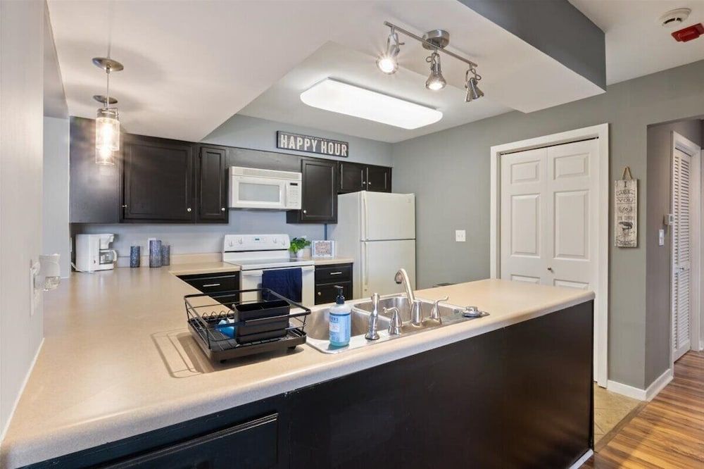 Spacious Pet-friendly Lakeview Condo w/ Boat Slip & Pools Condo, Multiple Beds, Pool Access (Lakeside Oasis) 17