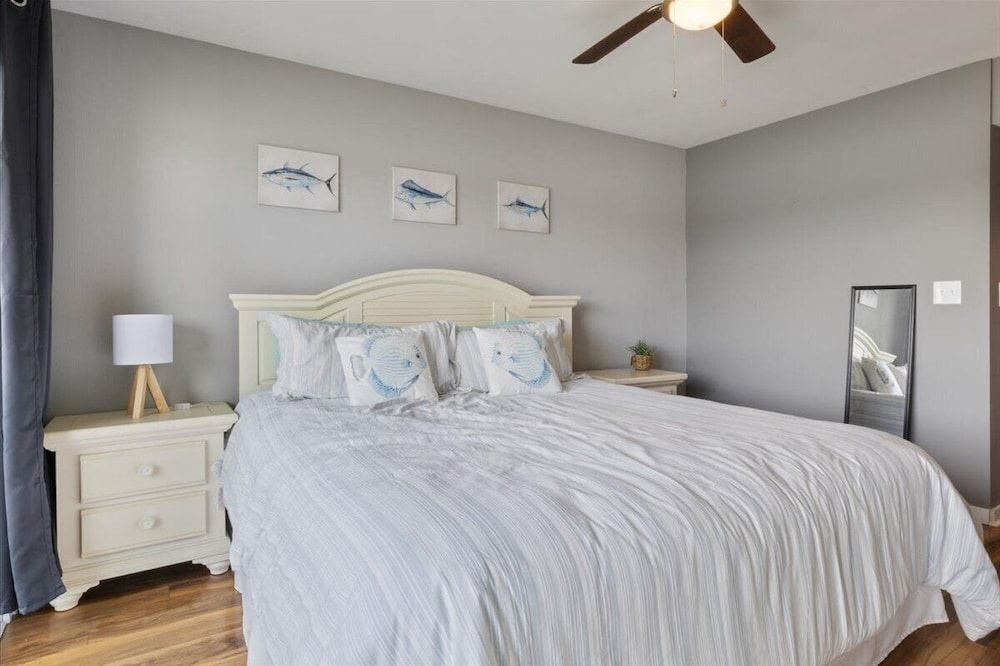 Spacious Pet-friendly Lakeview Condo w/ Boat Slip & Pools Condo, Multiple Beds, Pool Access (Lakeside Oasis) 11