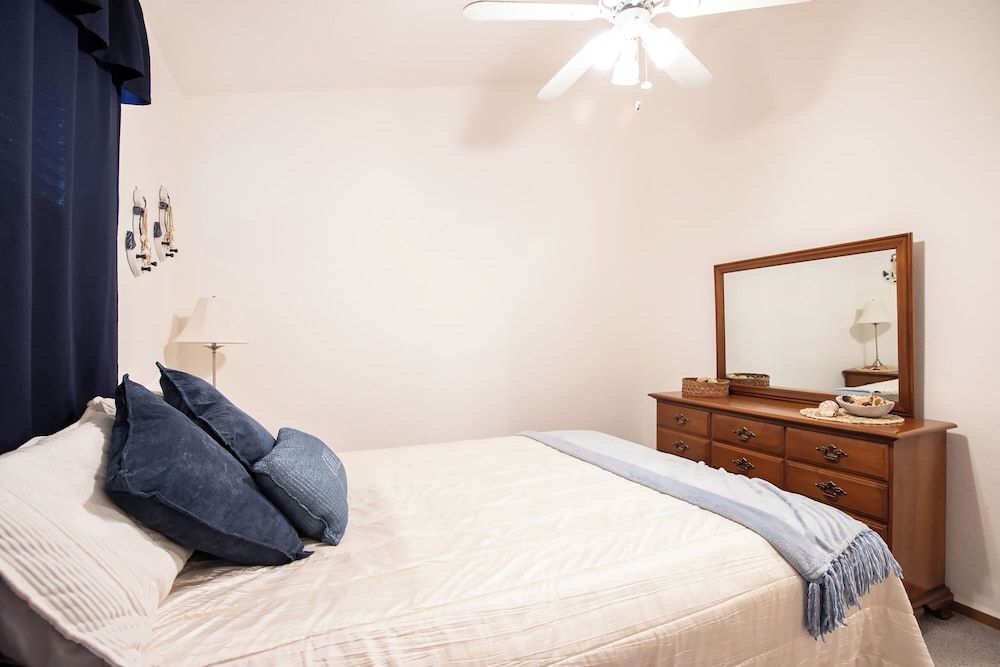 Amazing Lakefront Pool On Coveted Horseshoe Bend! Condo, 2 Queen Beds, Pool Access (Pelican Point) 6