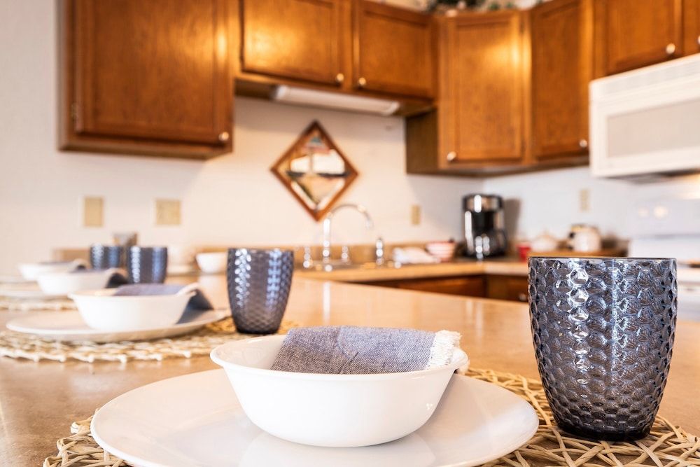 Amazing Lakefront Pool On Coveted Horseshoe Bend! Condo, 2 Queen Beds, Pool Access (Pelican Point) 8