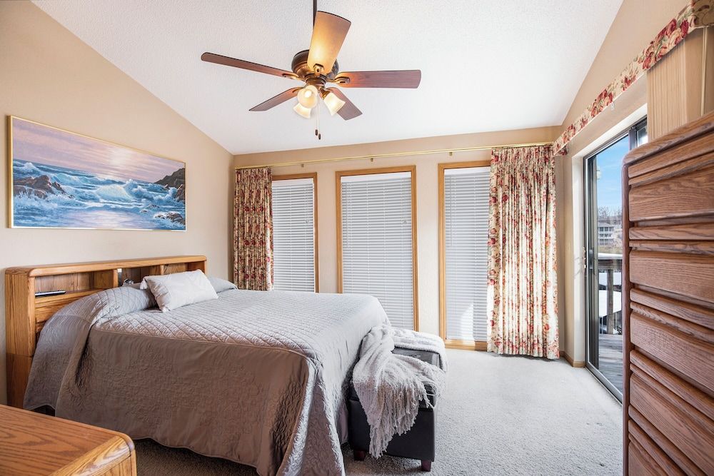 Amazing Lakefront Pool On Coveted Horseshoe Bend! Condo, 2 Queen Beds, Pool Access (Pelican Point) 4