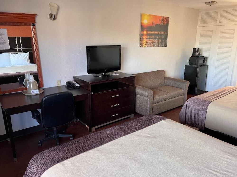 Budget inn Double Room, 2 Queen Beds, Non Smoking 2