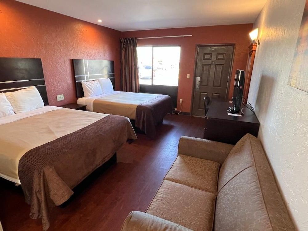 Budget inn Double Room, 2 Queen Beds, Non Smoking 3