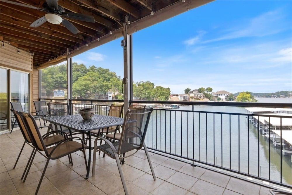 Lakefront 1st-floor Condo, Screened Patio, Pools & Courts Condo, Multiple Beds, Patio (Wake Lake) 40