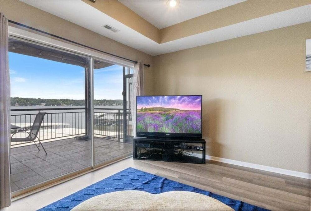 Lakefront 1st-floor Condo, Screened Patio, Pools & Courts Condo, Multiple Beds, Patio (Wake Lake) 36