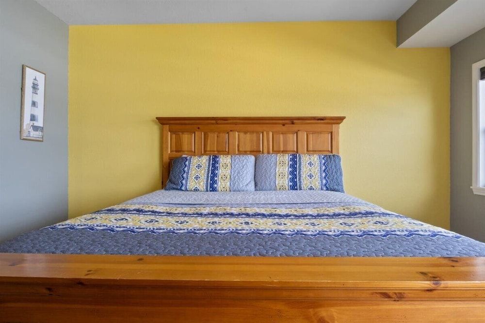 Lakefront 1st-floor Condo, Screened Patio, Pools & Courts Condo, Multiple Beds, Patio (Wake Lake) 8