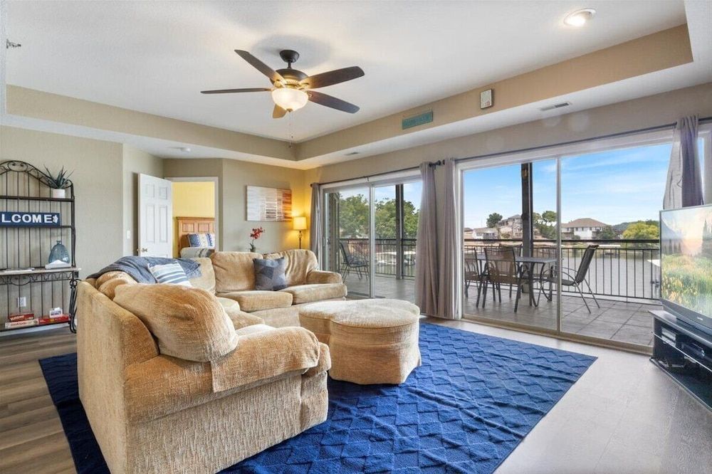 Lakefront 1st-floor Condo, Screened Patio, Pools & Courts Condo, Multiple Beds, Patio (Wake Lake) 25