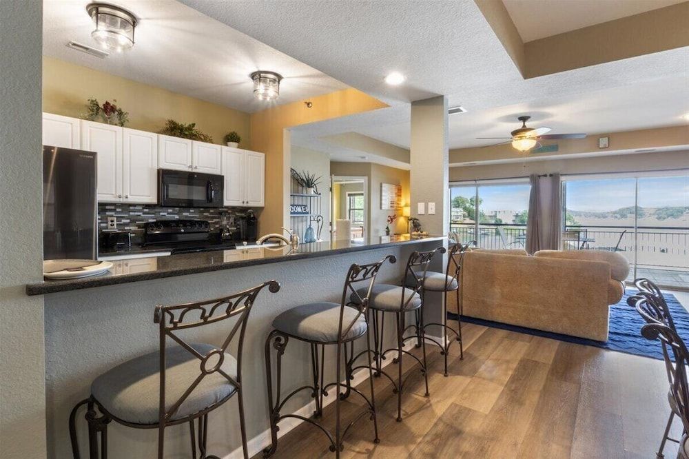 Lakefront 1st-floor Condo, Screened Patio, Pools & Courts Condo, Multiple Beds, Patio (Wake Lake) 16