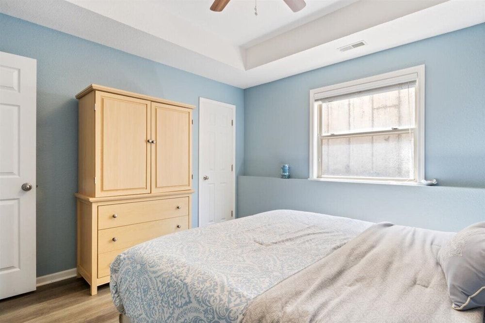 Lakefront 1st-floor Condo, Screened Patio, Pools & Courts Condo, Multiple Beds, Patio (Wake Lake) 9