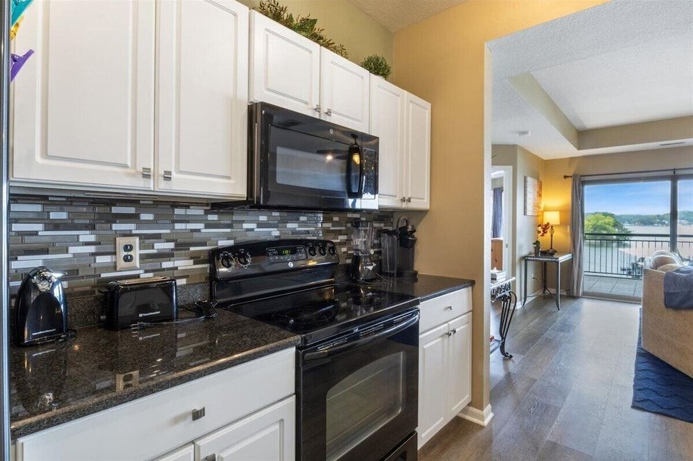 Lakefront 1st-floor Condo, Screened Patio, Pools & Courts Condo, Multiple Beds, Patio (Wake Lake) 20